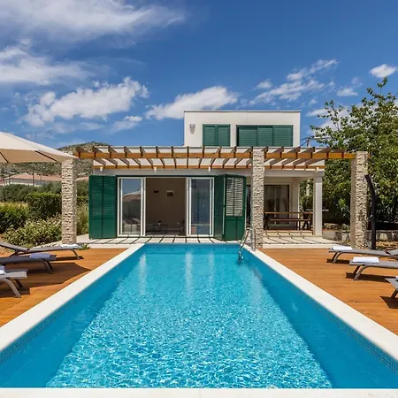 Villa Trogir ヴィラ *