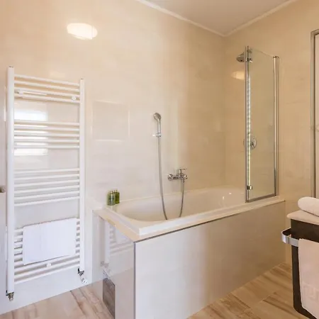 Villa Trogir 特罗吉尔