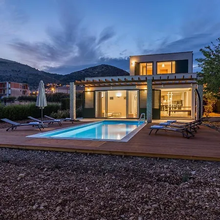 Villa Trogir * 特罗吉尔