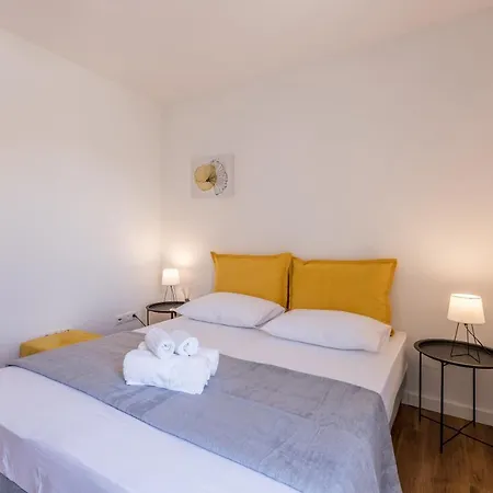 Villa Trogir * 特罗吉尔