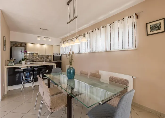 Villa Trogir * تروغير