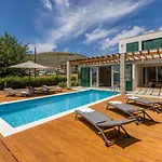 Villa Trogir * 트로기르
