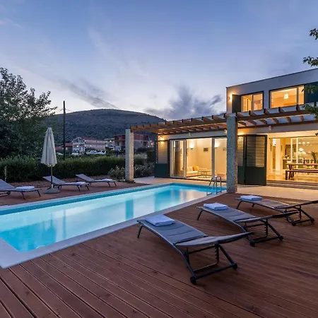 Villa Trogir Vila *