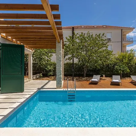 Villa Trogir Vila *